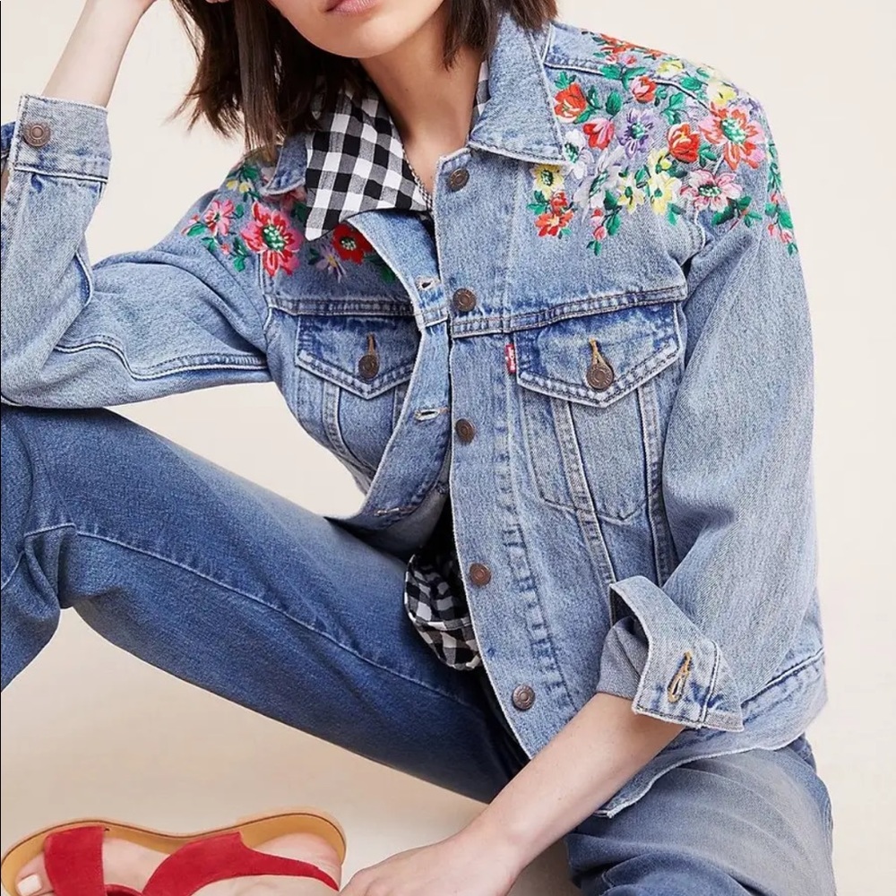 Levi's Premium Floral Embroidered Ex BF Denim Trucker Jean Jacket Light Wash S - Picture 1 of 11